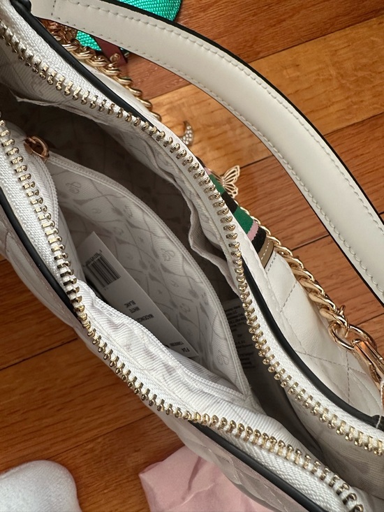 Wicked x Aldo White Quilted Shoulder Bag with Green Stripe and Gold Charm Chain - Picture 6 of 9